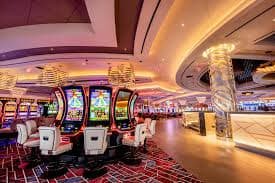 Tampilan gulungan Wolf Gold dengan simbol serigala dan bonus